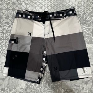 ⚫️⚪️ Men’s Large Hurley Board Shorts